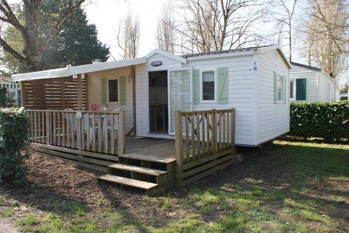 Location de vacances pour 5 personnes, avec Terrasse ainsi que Jardin et Piscine à Trogues