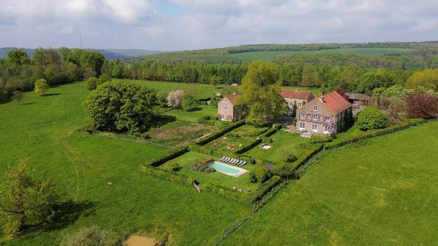Location de vacances pour 14 personnes, avec piscine et vue ainsi que jardin et terrasse à Yvoir - 4