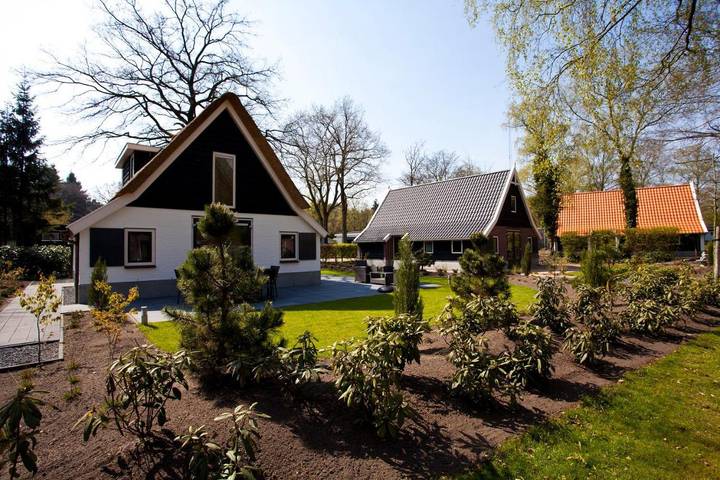 Vakantiepark voor 4 personen, with Terras and Zwembad as well as Sauna in Arnhem
