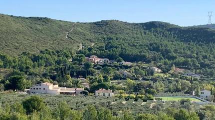 Hôtel pour 2 personnes, avec vue et jardin à Eyguières