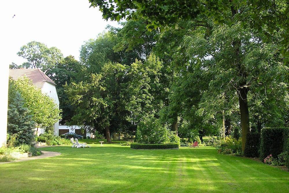 Ganze Wohnung, Liebevoll saniertes Herrenhaus mit 6 Ein-Raum-Appartements in ruhiger Lage in Arzberg, Nordsachsen