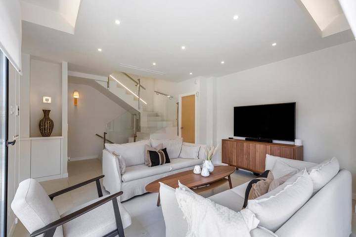 Location de vacances pour 8 personnes, avec jardin ainsi que terrasse et piscine dans Santiago de la Ribera - 3