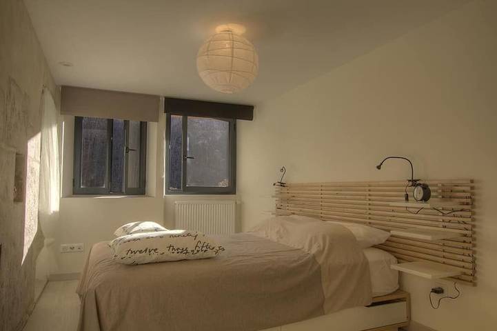 Location de vacances pour 6 personnes, avec jardin à Chézery-Forens - 2