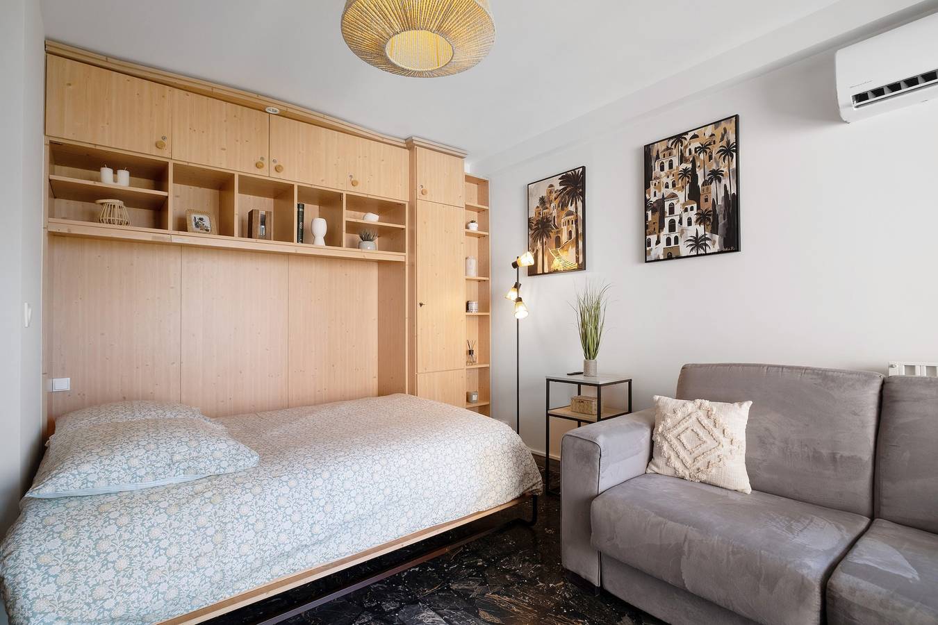 Studio entier, Appartement « Studio Bord De Mer » avec Wi-Fi et climatisation in Cagnes-sur-Mer, Côte méditerranéenne (France)