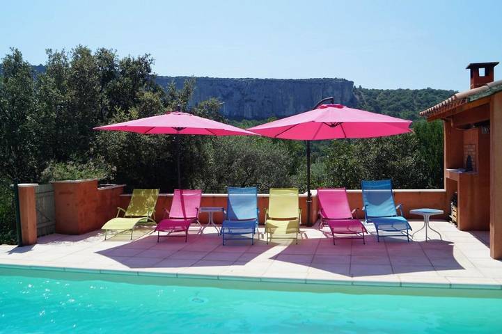Chambre d’hôte pour 2 personnes, avec jardin et piscine ainsi que vue et terrasse