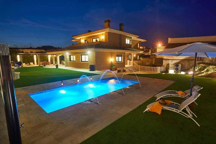 Chalet para 10 personas, con jardín y piscina además de jacuzzi y balcón en Provincia de Lleida - 4