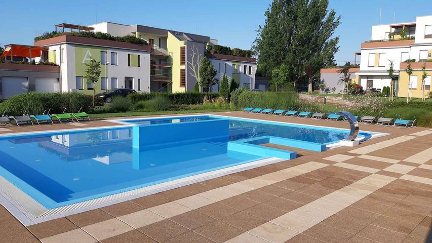 Ferienwohnung für 4 Personen, mit Balkon und Garten in Balatonalmadi