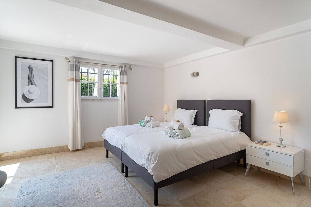 Villa Solar in Antibes, Côte méditerranéenne (France)