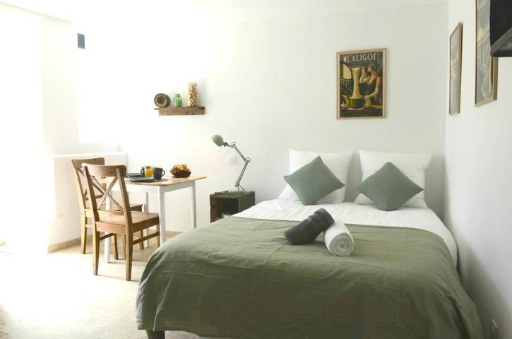 Gîte pour 2 personnes, avec Terrasse à Luc-la-Primaube - 2