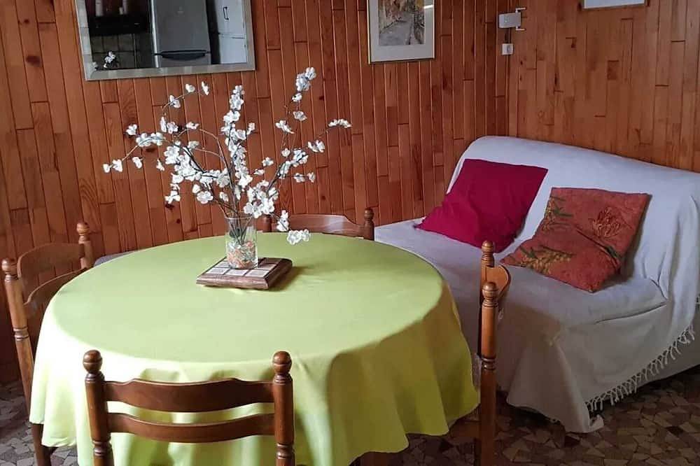 Entire apartment, Homerez - Apartment in Auvers-sur-Oise in Auvers-sur-Oise, Vexin Français Regional Natural Park