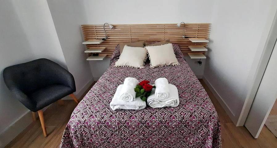 Gîte pour 4 personnes, avec Balcon et Terrasse ainsi que Jardin et Vue à Aoiz