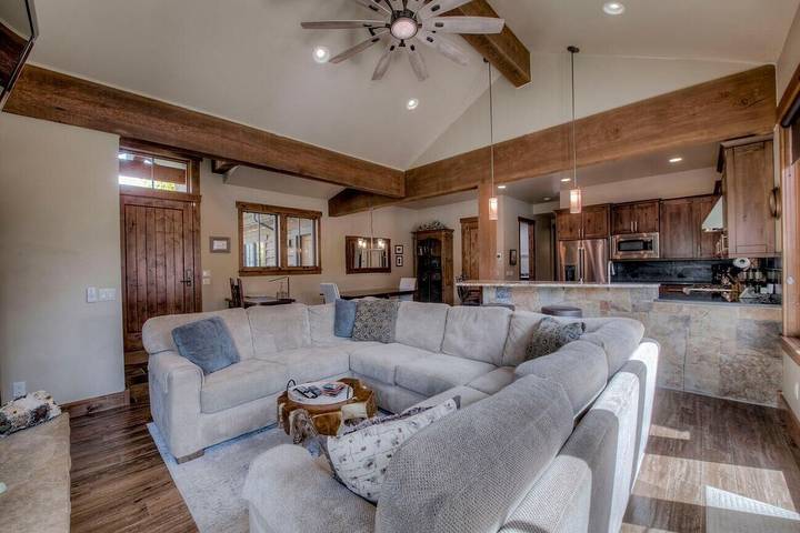 Villa for 10 people, with yard and balcony as well as hot tub in Colorado