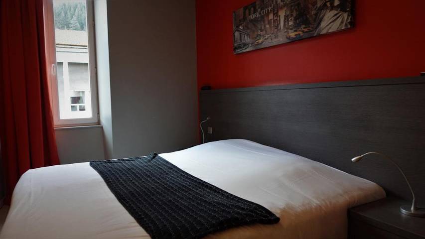 Hôtel pour 4 personnes, avec terrasse et jacuzzi, animaux acceptés à Le Cheylard - 2