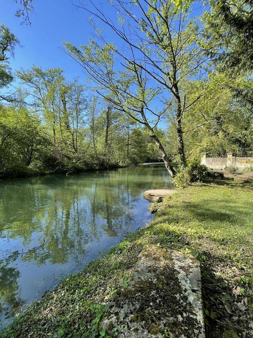Chambre 1 in Gond-Pontouvre, Charente