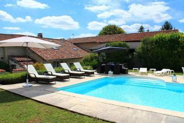 Agriturismo pour 10 personnes, avec jardin et jacuzzi à Montboyer