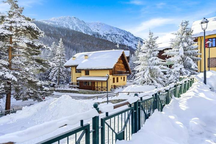 Gîte pour 7 personnes, avec terrasse et vue à Claviere - 2