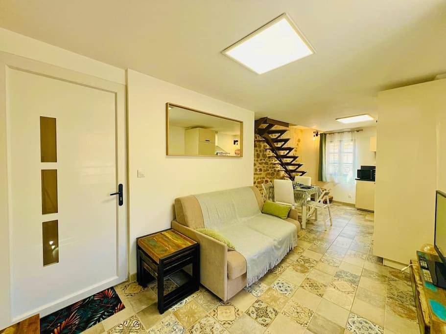 Appartement entier, One-Bedroom Apartment in Istres, Côte méditerranéenne (France)