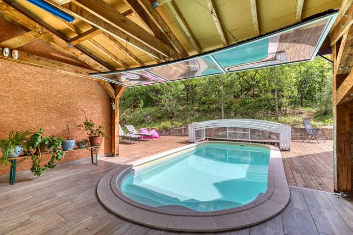 Chambre d’hôtes « Chambre Marissou » avec piscine partagée, terrasse et Wi-Fi in Soubès, Région de Lodève