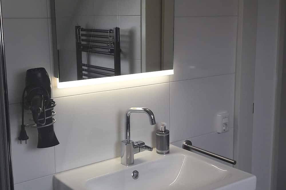 Modern eingerichtetes Ferienhaus für 6 Personen, direkt am Wasser    - Wlan !! in Medemblik, Ijsselmeer
