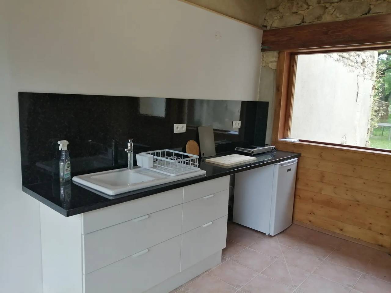 Casita de campo "La Roulotte Authentique" con terraza privada, jardín privado y Wi-Fi in Grignan, Región de Nyons