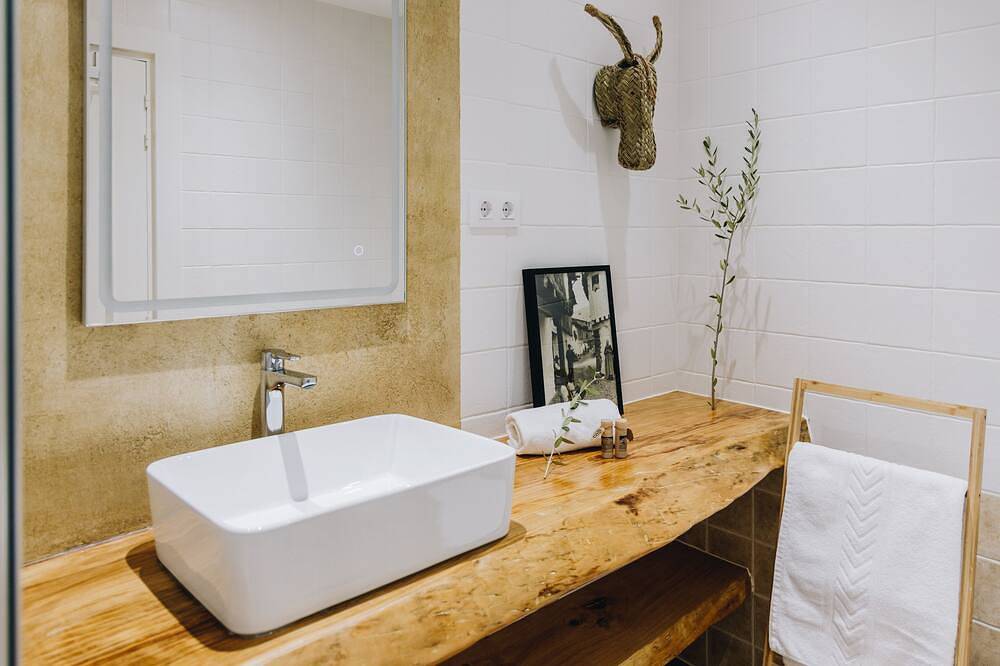 Entire apartment, Candeleda Suite in Candeleda, Valle del Tiétar