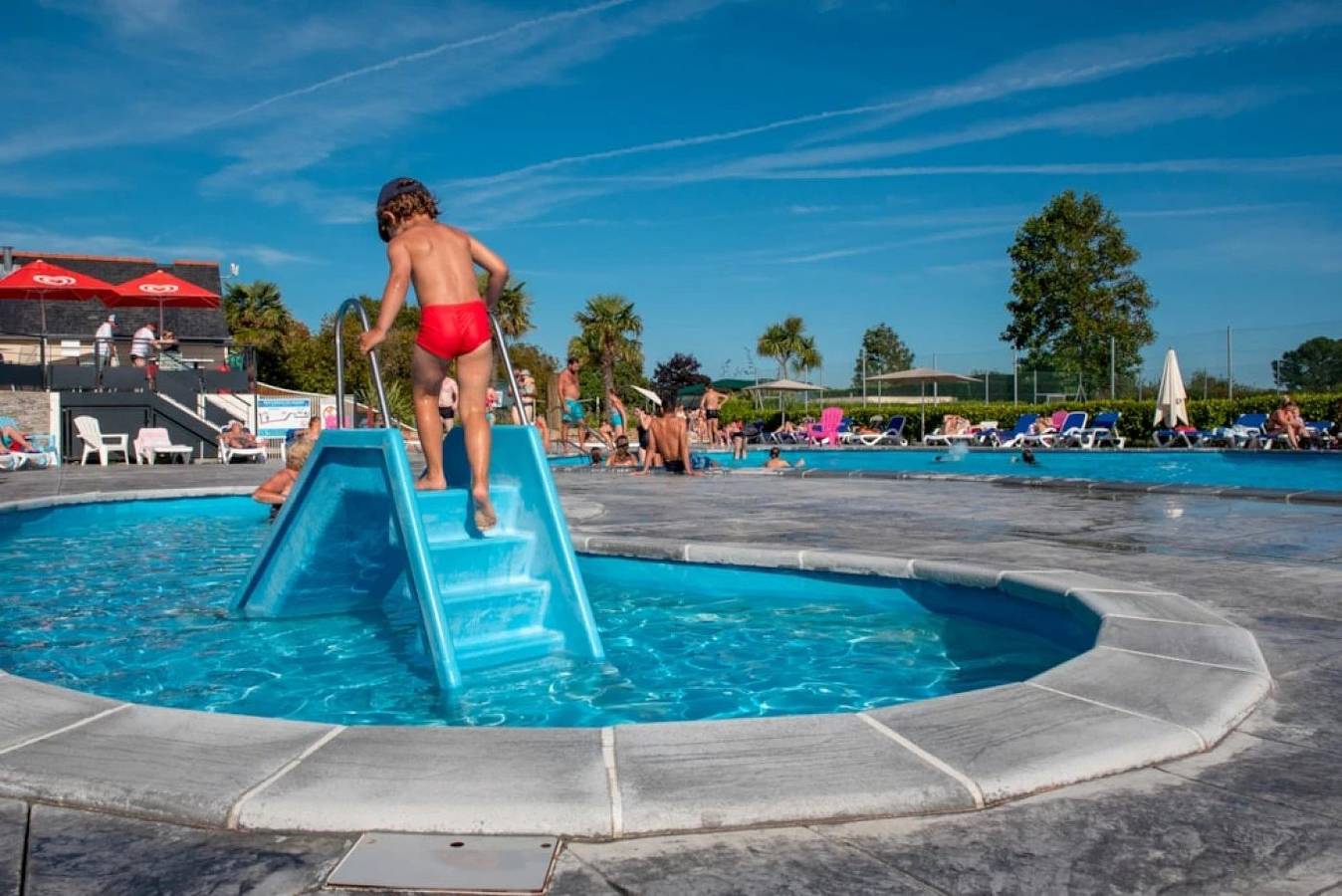 Camping 4 étoiles 500m plage locatif 15m2 - sanitaires communs in La Forêt-Fouesnant, Côte de Cornouaille