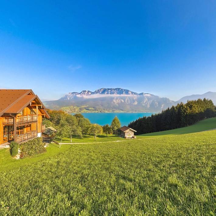 Ferienhaus für 7 Personen, mit Balkon und Terrasse sowie Garten und Seeblick am Attersee