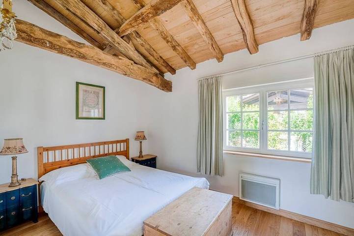 Maison Merisier - Six Chambres Villa, Couchages 14 in Montpon-Ménestérol, Périgord Blanc