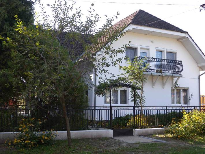 Apartamento vacacional entero, Apartamento de vacaciones con piscina y tenis de mesa in Fonyód, Orilla sur del lago Balaton