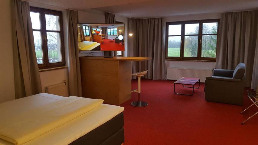 Ferienwohnung für 2 Personen, mit Terrasse und Garten sowie Ausblick in Seewalchen am Attersee - 2