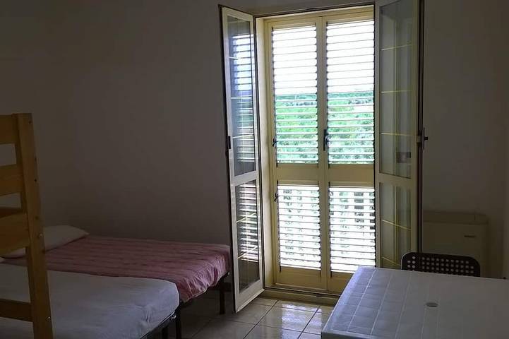 Chambre 6 lits en gestion autonome avec salle de bain privée in Marina di Montenero, Montenero di Bisaccia
