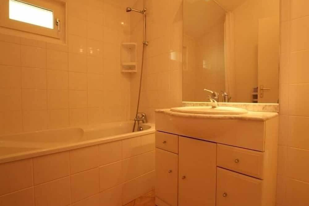 Casa pintoresca con terraza y Bbq, tranquilidad cerca de Langeac in Langeac, Macizo Central