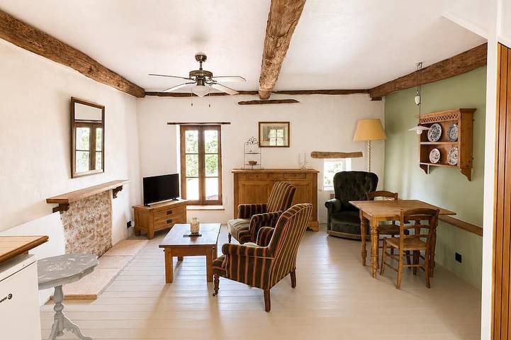 At René's, sleeps 2, near Castelnaud Castle in Daglan, Périgord Noir