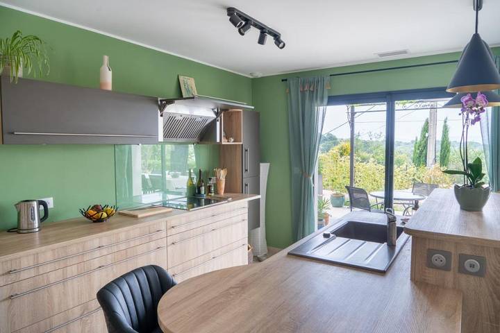 Location de vacances pour 6 personnes, avec piscine ainsi que jardin et vue à Piégon - 2