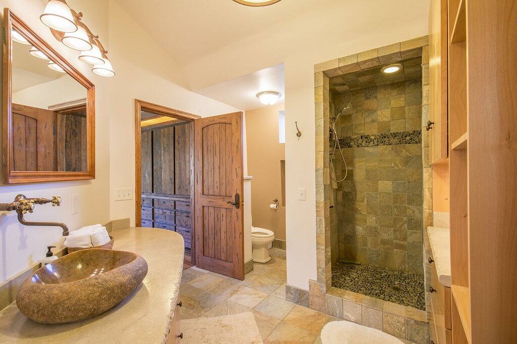 Log Cabin for 12 Guests in Kernville, Sequoia National Park