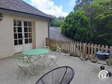 Gîte pour 2 personnes, avec piscine et terrasse à Montredon-Labessonnié