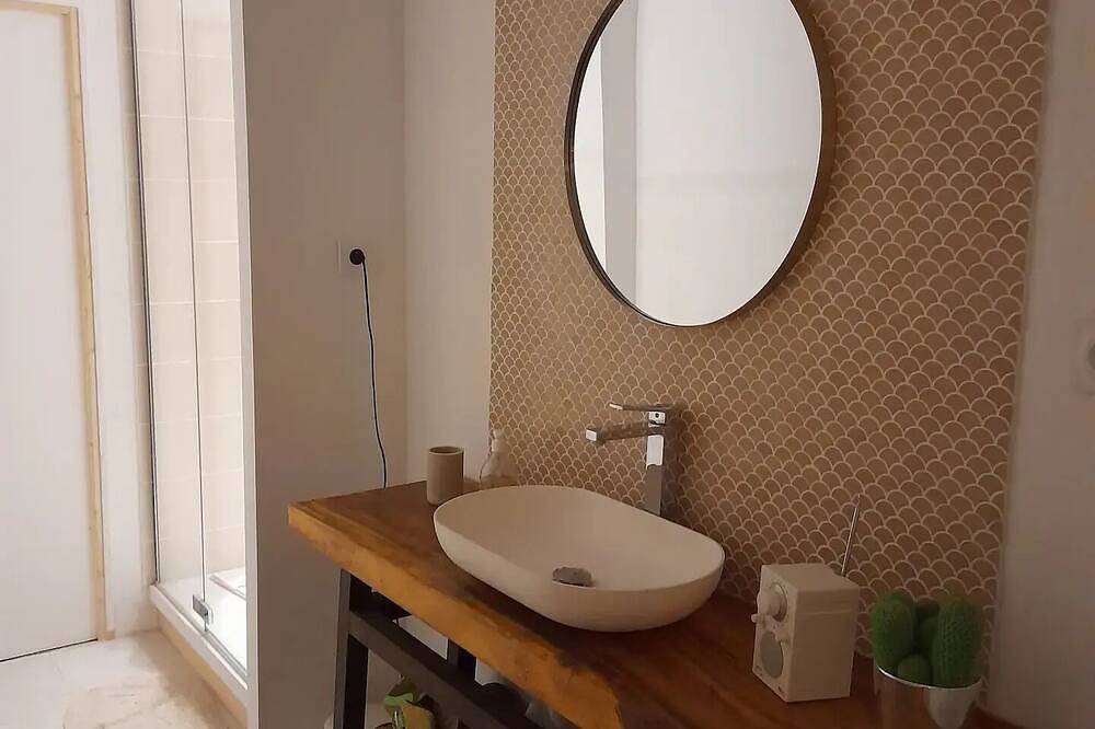 Character house, between Aix-en-Provence and the Lubéron in Saint-Cannat, Aix-en-Provence region