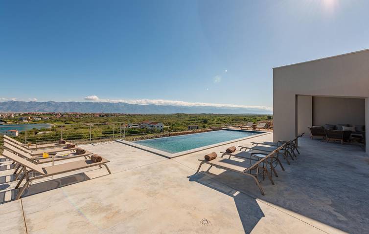 Ferienhaus für 8 Personen, mit Pool und Terrasse in Povljana