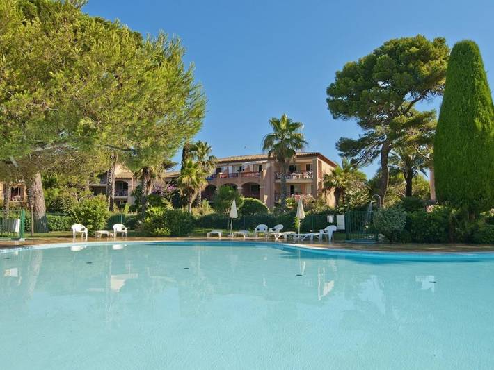 Apartamento de vacaciones para 4 personas, con jardín además de piscina y terraza - 1