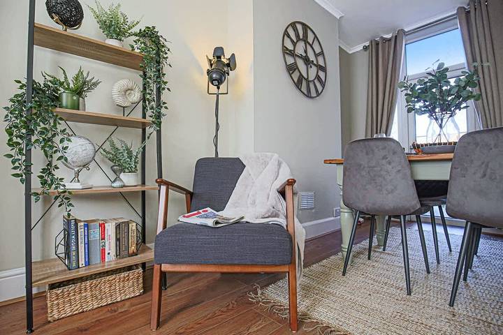Host & Stay | Newington Road in Northampton, Northamptonshire