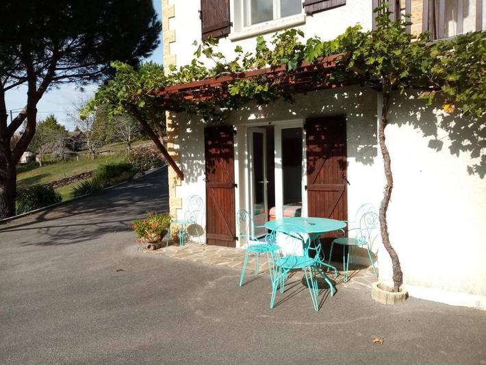 Gîte pour 2 personnes, avec Terrasse ainsi que Jardin et Vue à Sainte-Fortunade