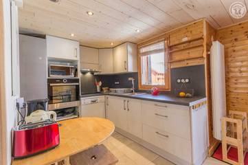 Gîte for 8 Guests in Saint-François-Longchamp, Western Alps, Picture 2