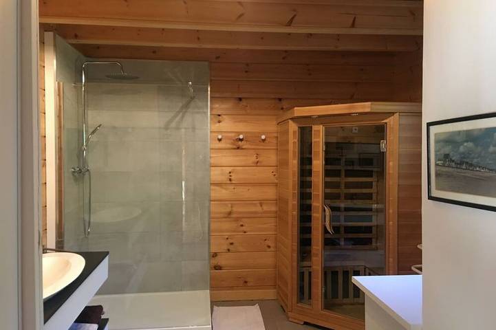 Location de vacances pour 5 personnes, avec jardin ainsi que sauna et terrasse à Saint-Jean-de-la-Rivière - 4
