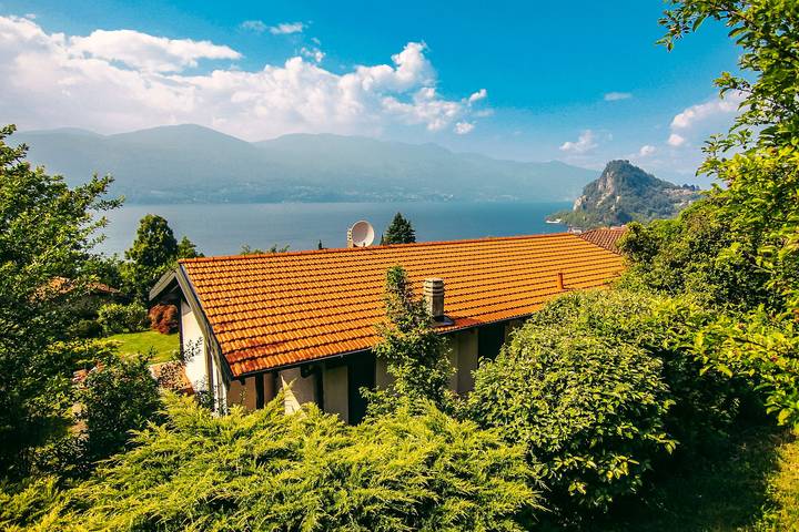 Casa vacanza per 5 persone con giardino in Castelveccana, Lago Maggiore (Lombardia)