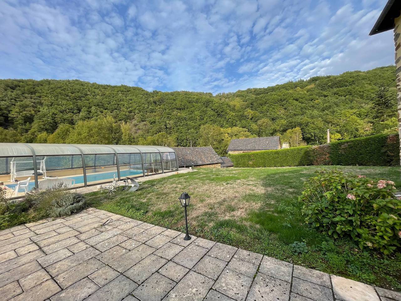 Gran propiedad con tres cabañas in Centrès, Aveyron (desambiguación)