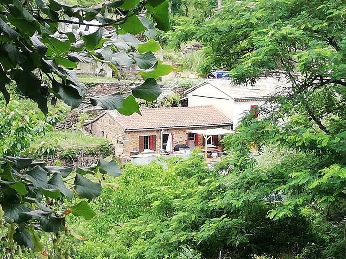 Gîte pour 4 personnes, avec terrasse et jardin à La Vernarède