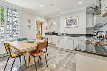 Holiday Home for 12 People in Richmond upon Thames, London, Photo 2