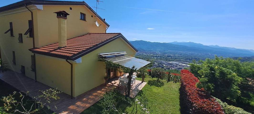 Ferienhaus für 6 Personen, mit Garten und Whirlpool