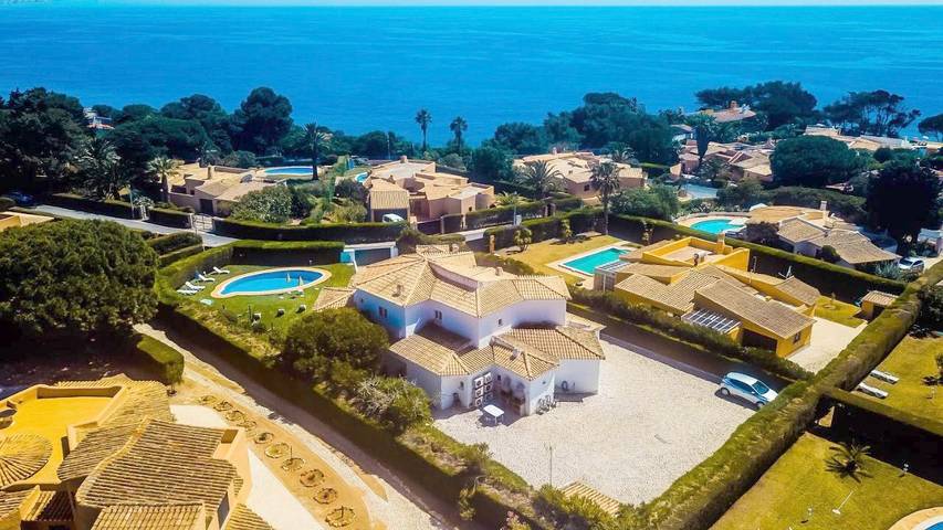 Apartamento para 2 personas, con vistas además de jardín y piscina en Santa Maria