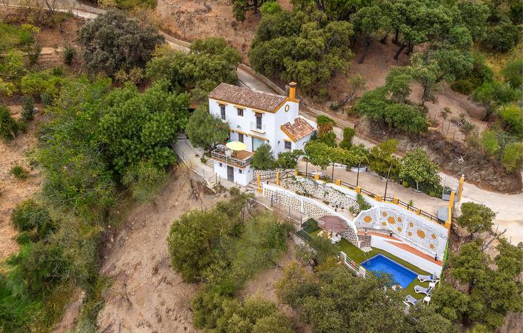 Ferienhaus für 7 Personen, mit Terrasse und Pool